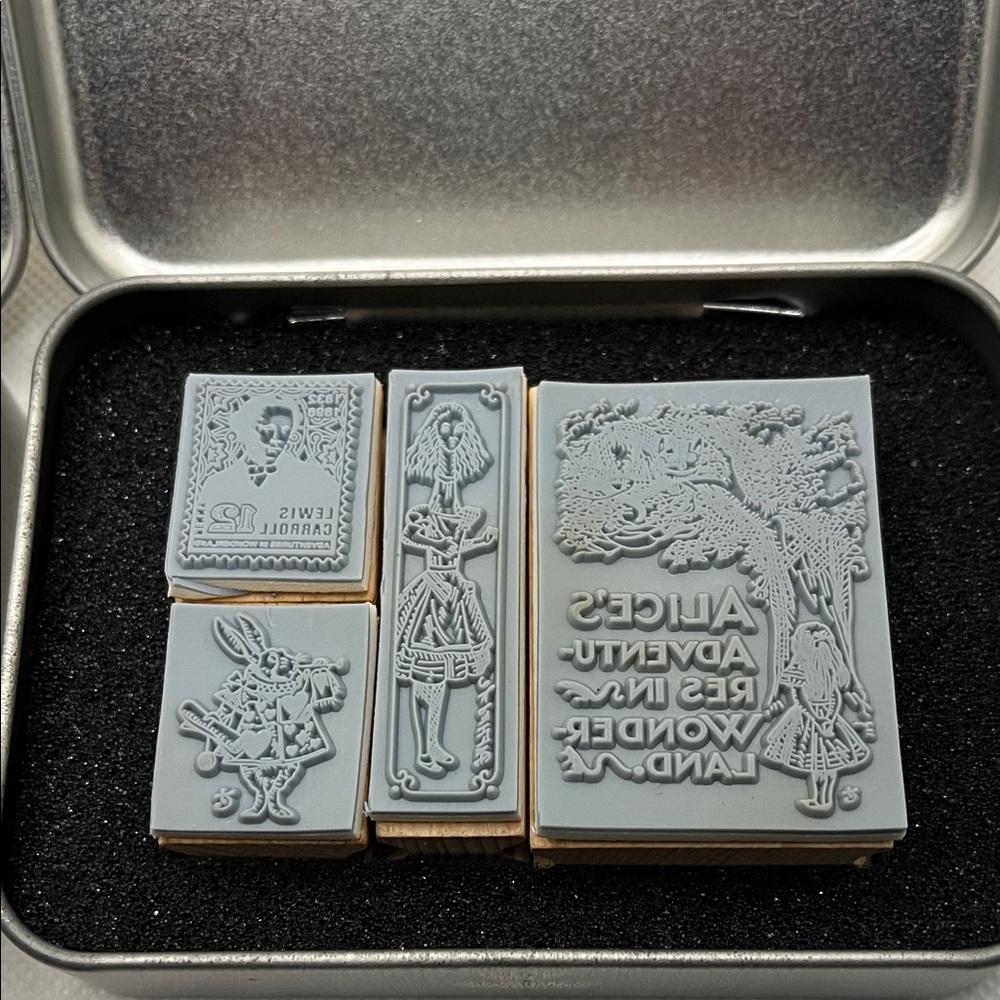 Alice Quartet Stamp Set in tins - Picture 6 of 8